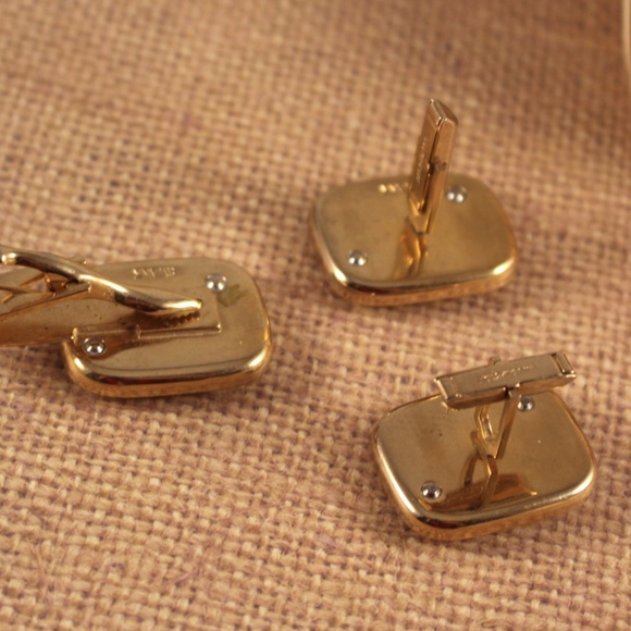 Swank Gold Tone Antique Car Tie clasp and Cuff links - Vintage 1960s - Picture 4 of 9